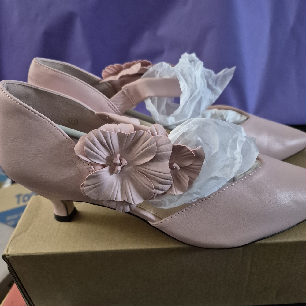 Pink Women's Shoes with Floral Design Size 11
